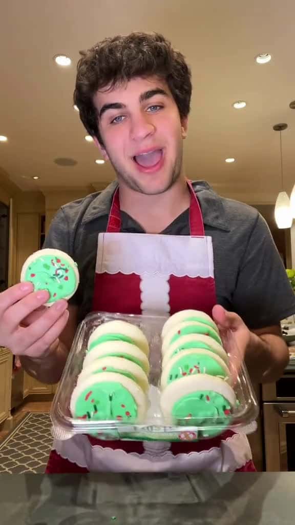 Cover for I have a long history with these sugar cookieswhatever your stance may be they ar 87787 #shortvideosscoopz