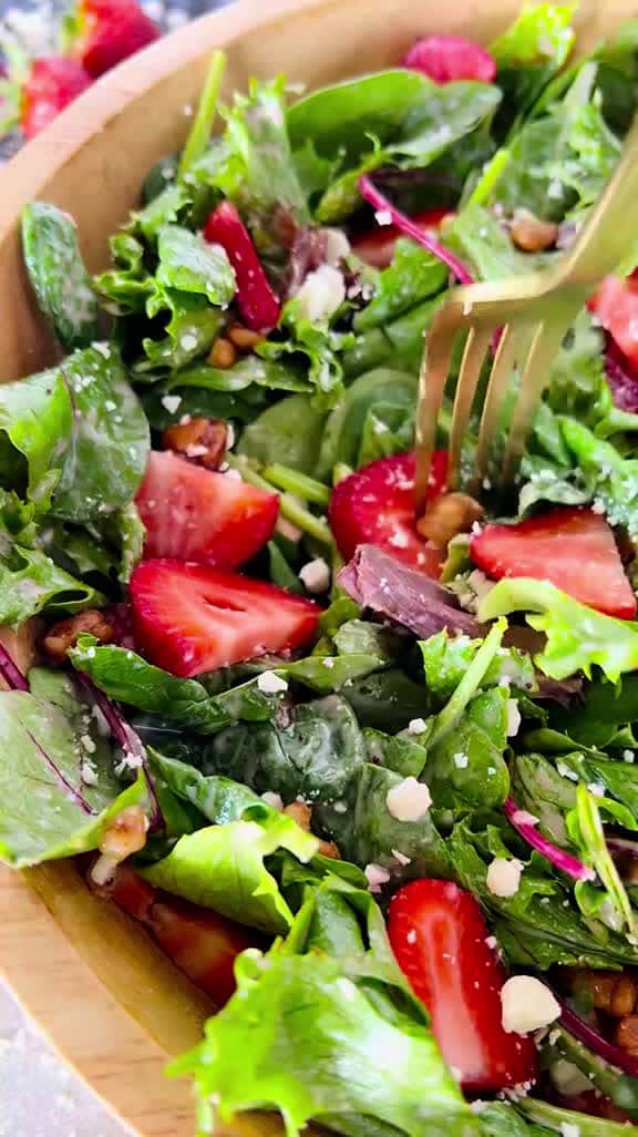 Cover for The perfect summer bbq salad. Full of fresh strawberries feta and glazed walnuts  56686 #nicevideo