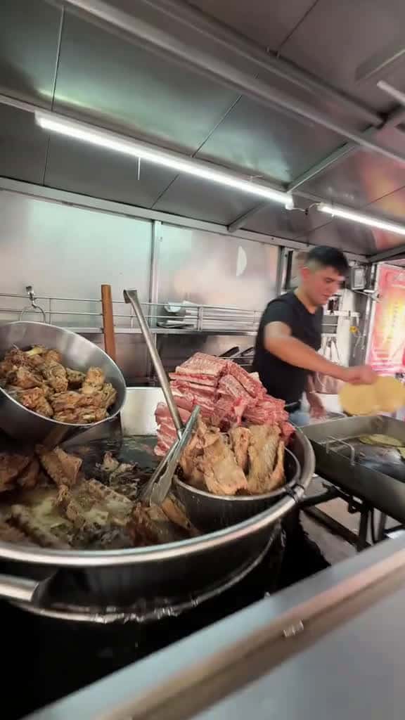 Cover for Probando cosas nuevas en M xico Huesitos en el R o Blanco en CDMX 84037 #trending