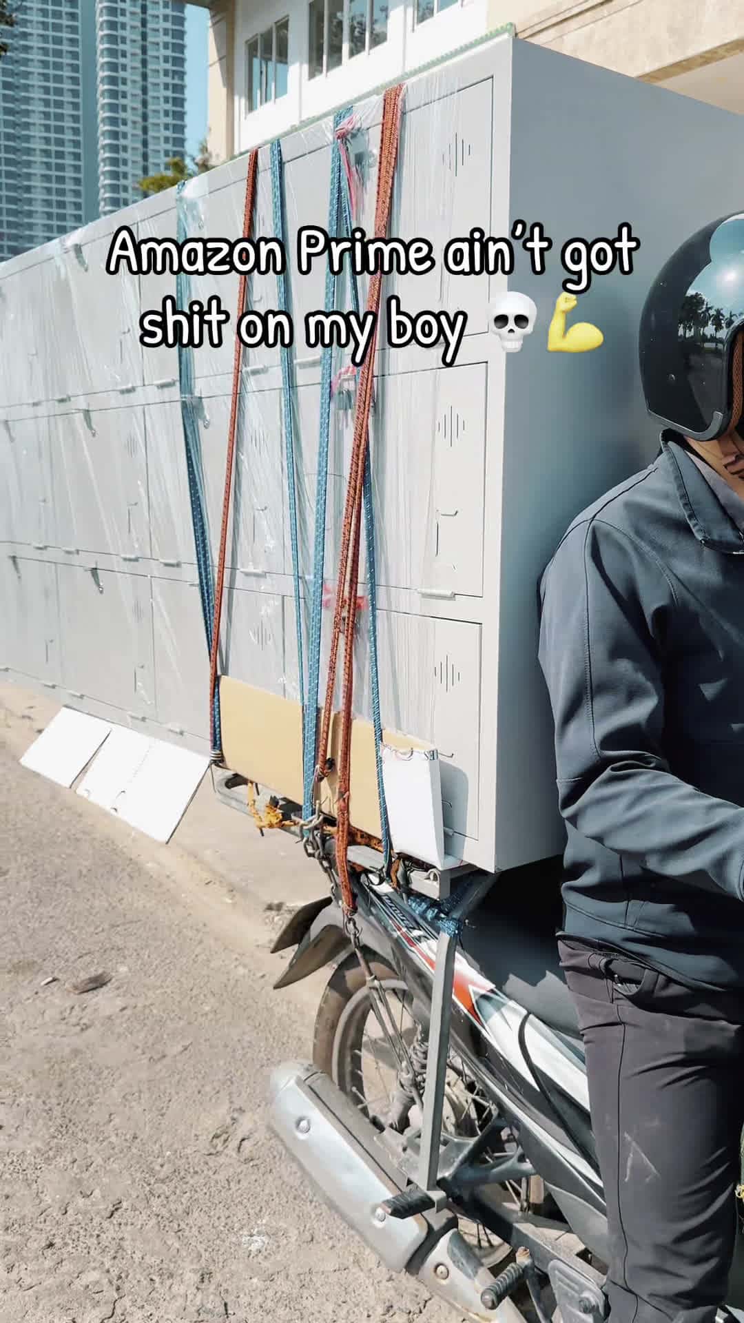 Cover for Bro didn’t just skip leg day—he skipped U-Haul day too! 😂 Respect though… this man hauling a whole FITNESS CENTER like it’s just groceries. True Vietnamese resilience right here… scooter supremacy at its finest! 🛵💪 Who needs trucks when you got balance, determination, and unlimited courage?