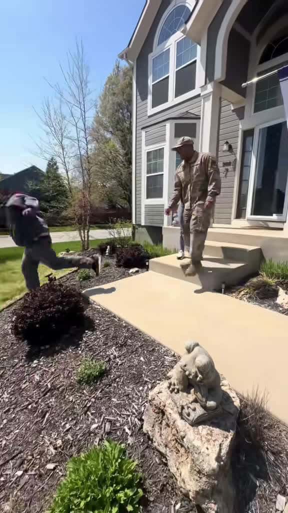 Cover for Heartwarming soldier homecoming that will melt your heart ❤️ #Homecoming #Emotional #Surprise