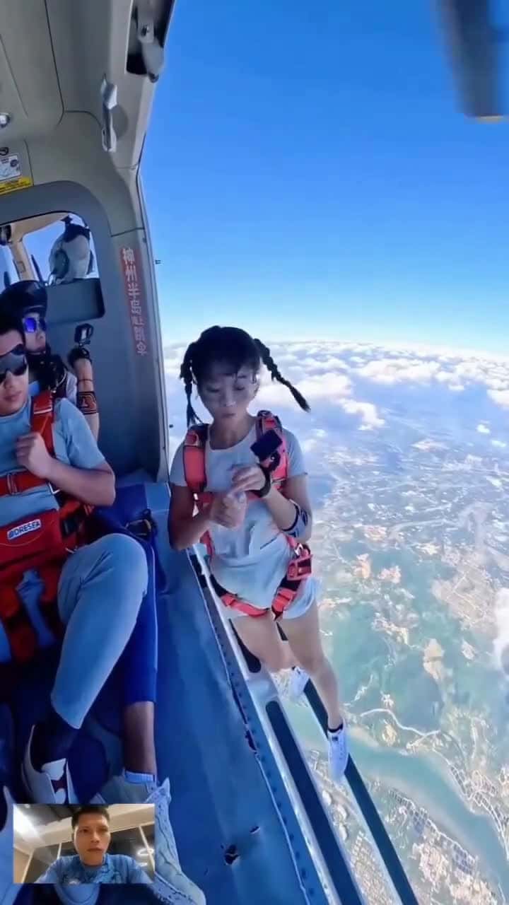 Cover for #wow #flying #video #amazing 