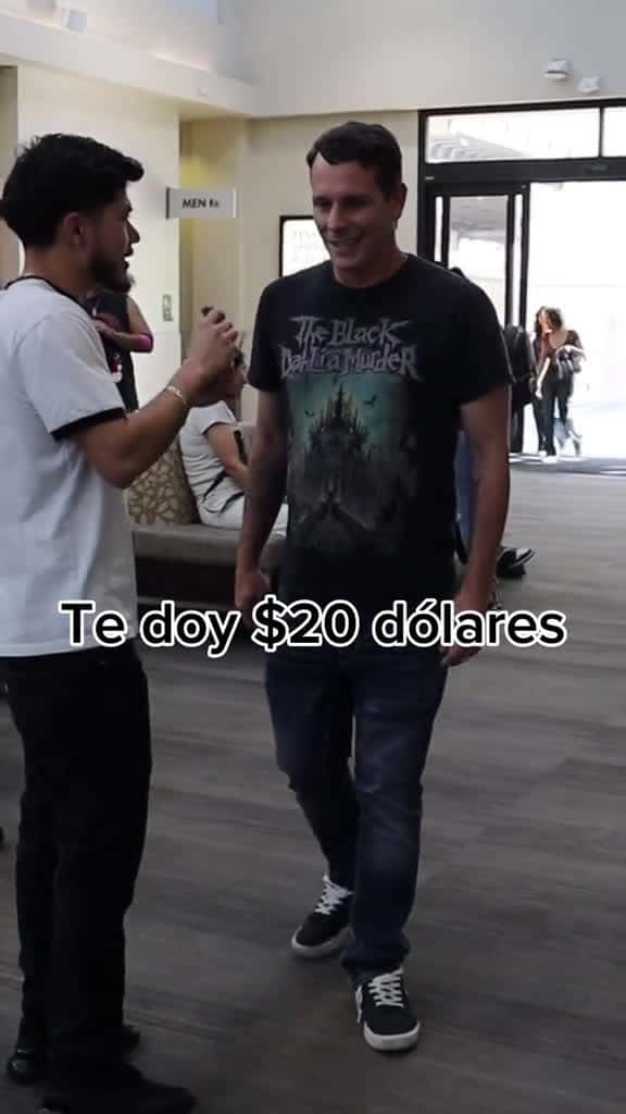 Cover for Un Gringo CANTANDO en ESPA OL Los Pink Cheese Green Goes fyp viral parati cantar pico pico 68766 #shortvideos