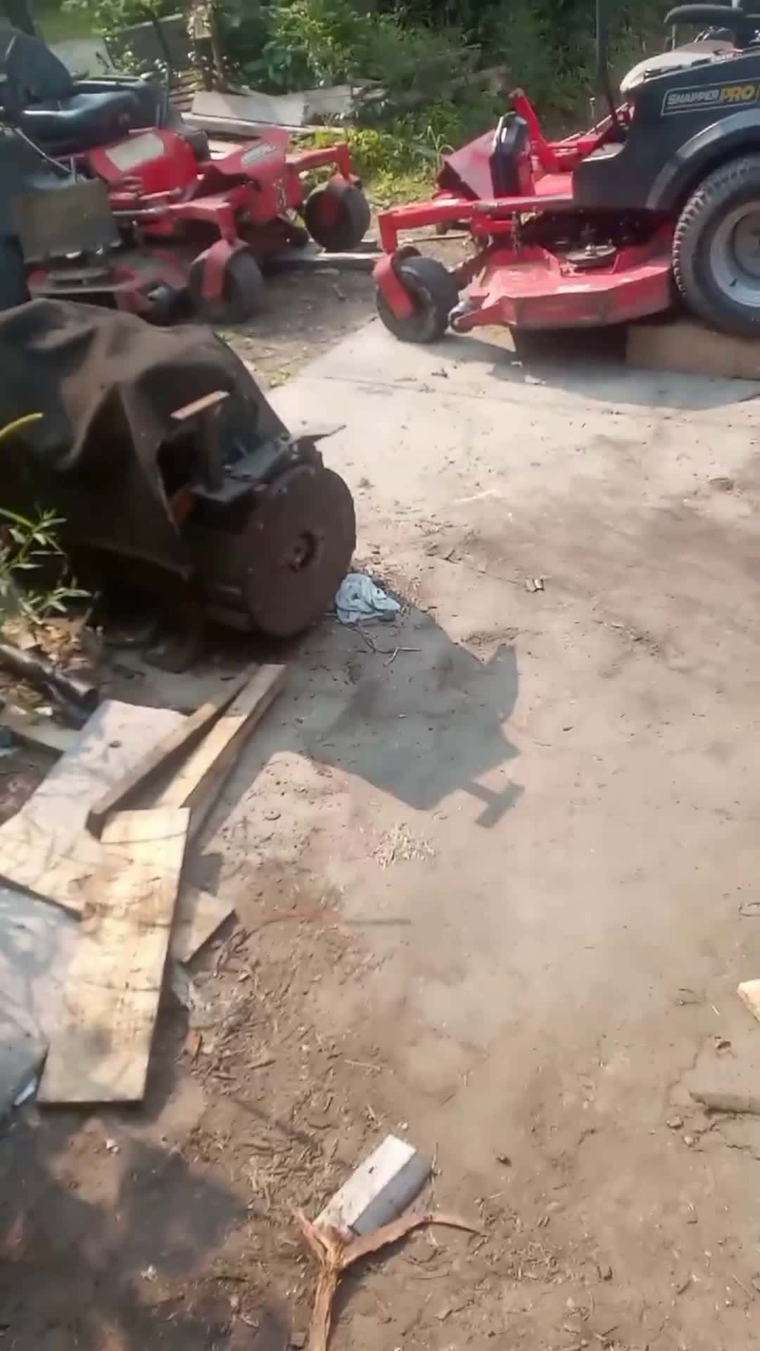 Cover for 3 Toto zero turn mowers yo repairs today hope i can get it all fone today 