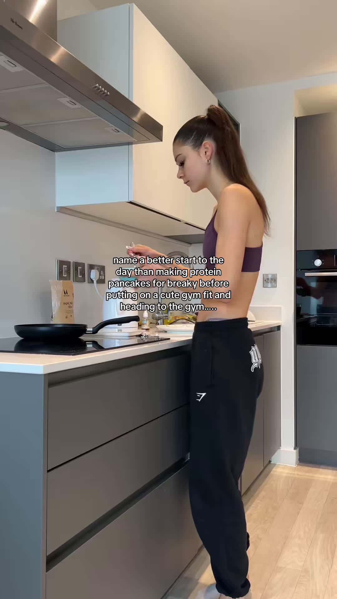 Cover for ill wait….🤭 @myprotein KATIES for extra ££ these pancakes are 🔥 im obsessed #gymhumour #gymfood #healthyrecipes #whatieatinaday