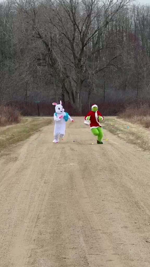 Cover for The Grinch VS. The Easter Bunny