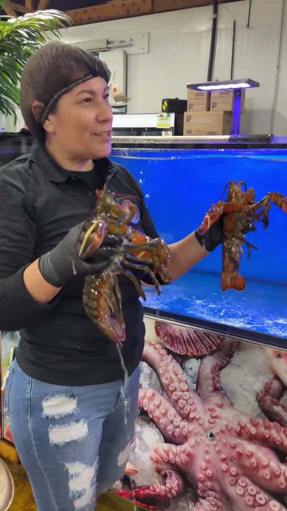Cover for Me encant Goldfish Seafood Market fue una experiencia muy divertida Es un mercado donde pu 67813 #shortvideos