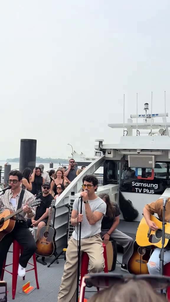 Cover for Love me to heaven on a boat! This was so much fun! Thank you @Jonas Brothers  #jonasbrothers #lovemetoheaven #joejonas #nickjonas #kevinjonas  created by aliciamlv with aliciamlv’s original sound