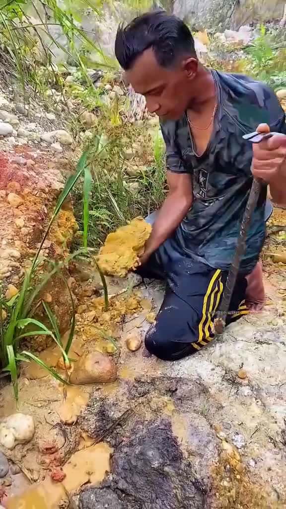Cover for Looking for gold and panning for gold buried in river walls goldhunter mininggold goldpann 73898 #shortvideos
