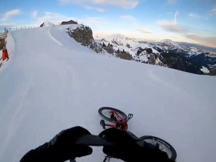 Cover for Hitting 130 kmh on snow on my MTB ! #DeathGrip top to bottom on Linga 2 It was such a mission but I made it ! Full video on the link in my bio ! Thanks to the people who helpe