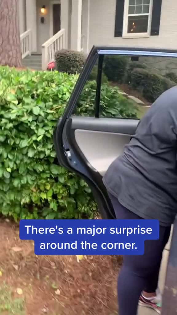 Cover for This daughter gives her mom a birthday present money can t buy birthdaysurprise surprisere 71726 #trendingscoopz