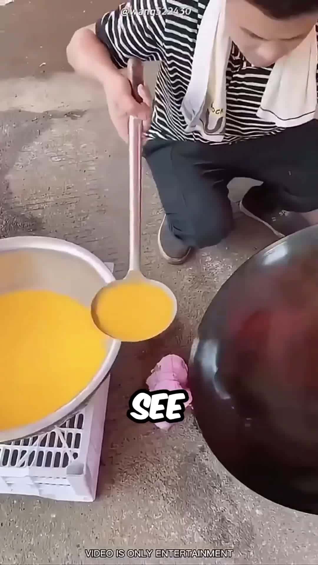 Cover for This Guy Makes A Giant Omelette Only Using Egg