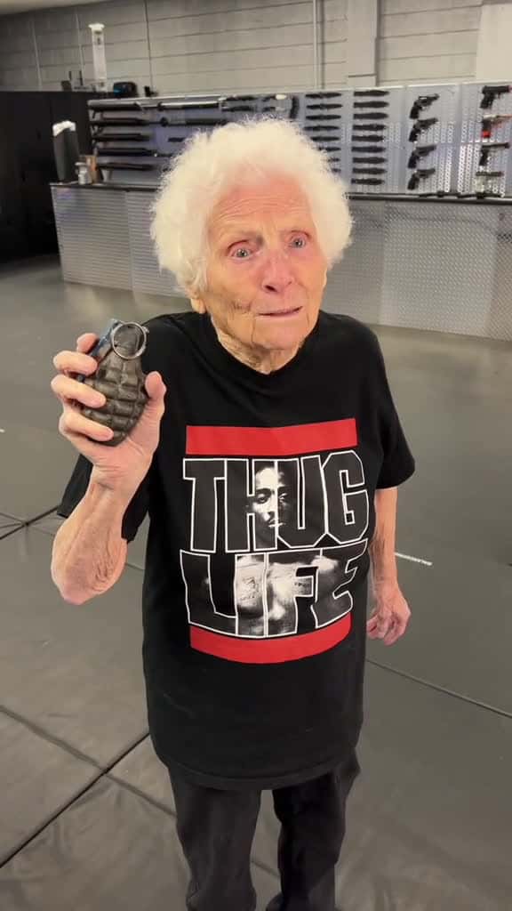Cover for Granny finally defeats the the self defense king 93614 #american