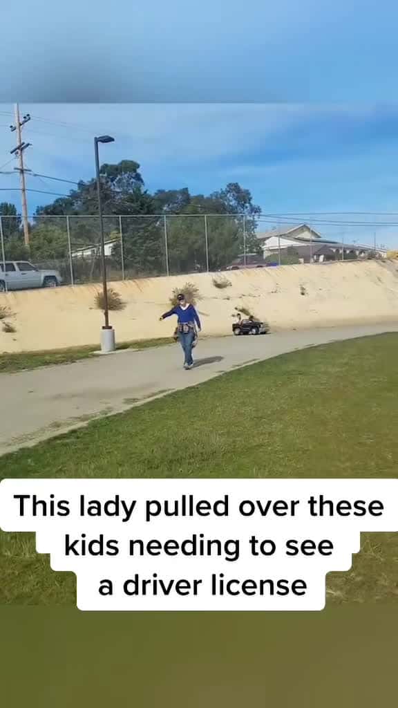 Cover for This lady pulled over these kids needing to see a driver license (via @unknown)