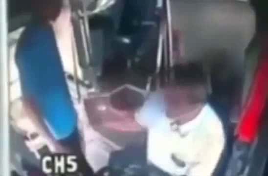 Cover for Bus driver returns bus fair #fightcam 👊 #viral📲 #foryoupage🫵