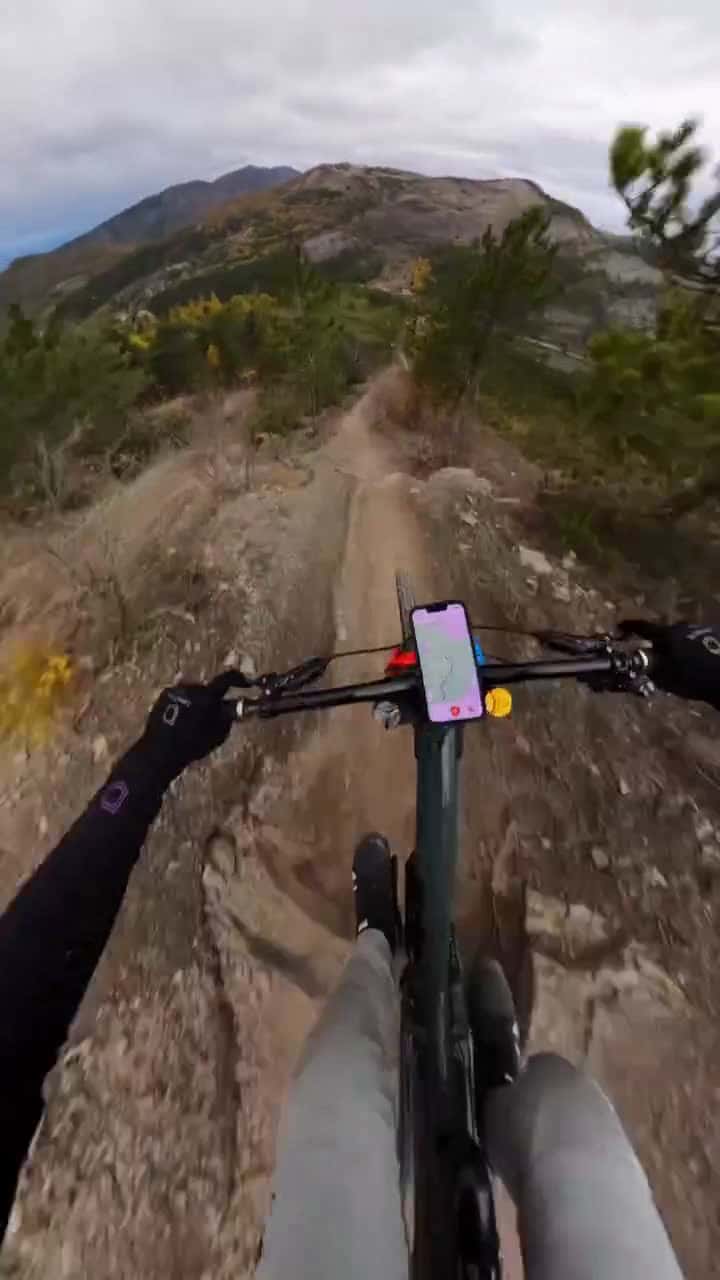 Cover for Fast section and my @quadlockcase dont even move an inch Shot on #GoPro at @evobikepark
