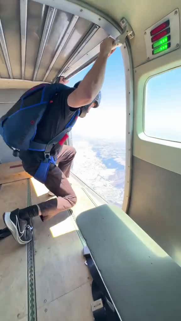 Cover for The sun is shining lets go skydive 34414 #us