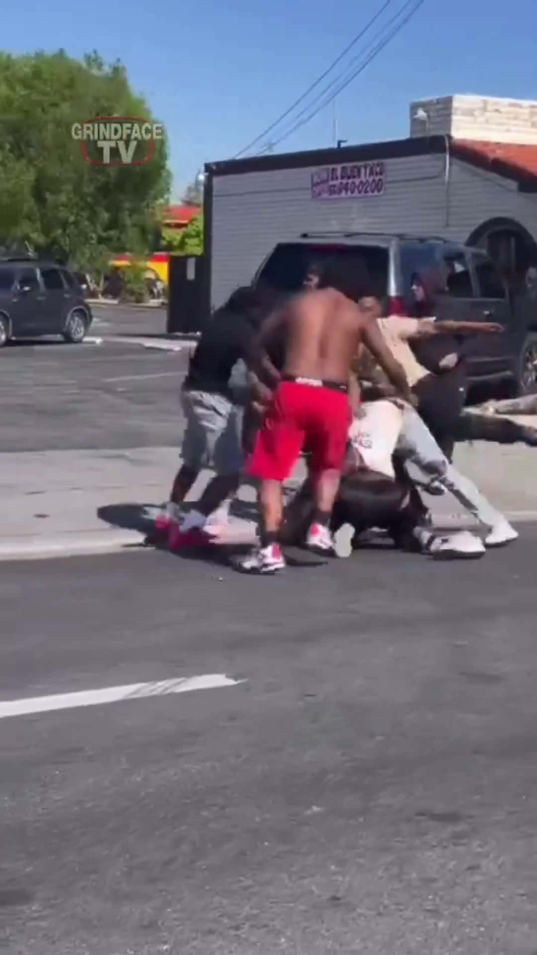 Cover for your regular summer time brawl follow and share #hoodfights#streetfights#urbanfight#fightclub#viralfights#fightingvideos#hoodlife#backalleyfights#streetbeefs#fightnight#rawfights