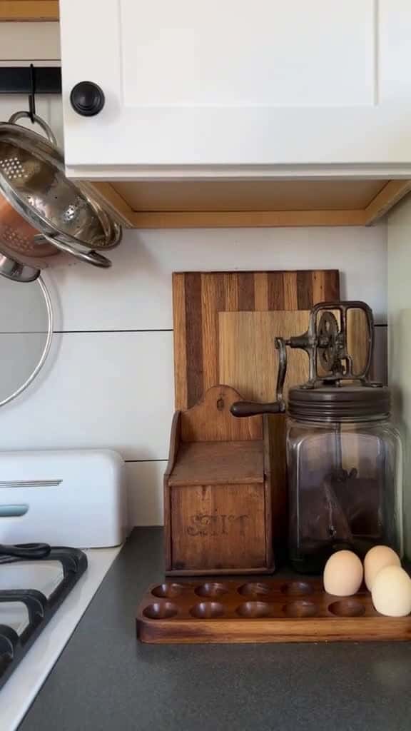 Cover for simplecountrylife farmhouse primitivefarmhouse simplehome simpleliving antiques P 85070 #shortvideosscoopz