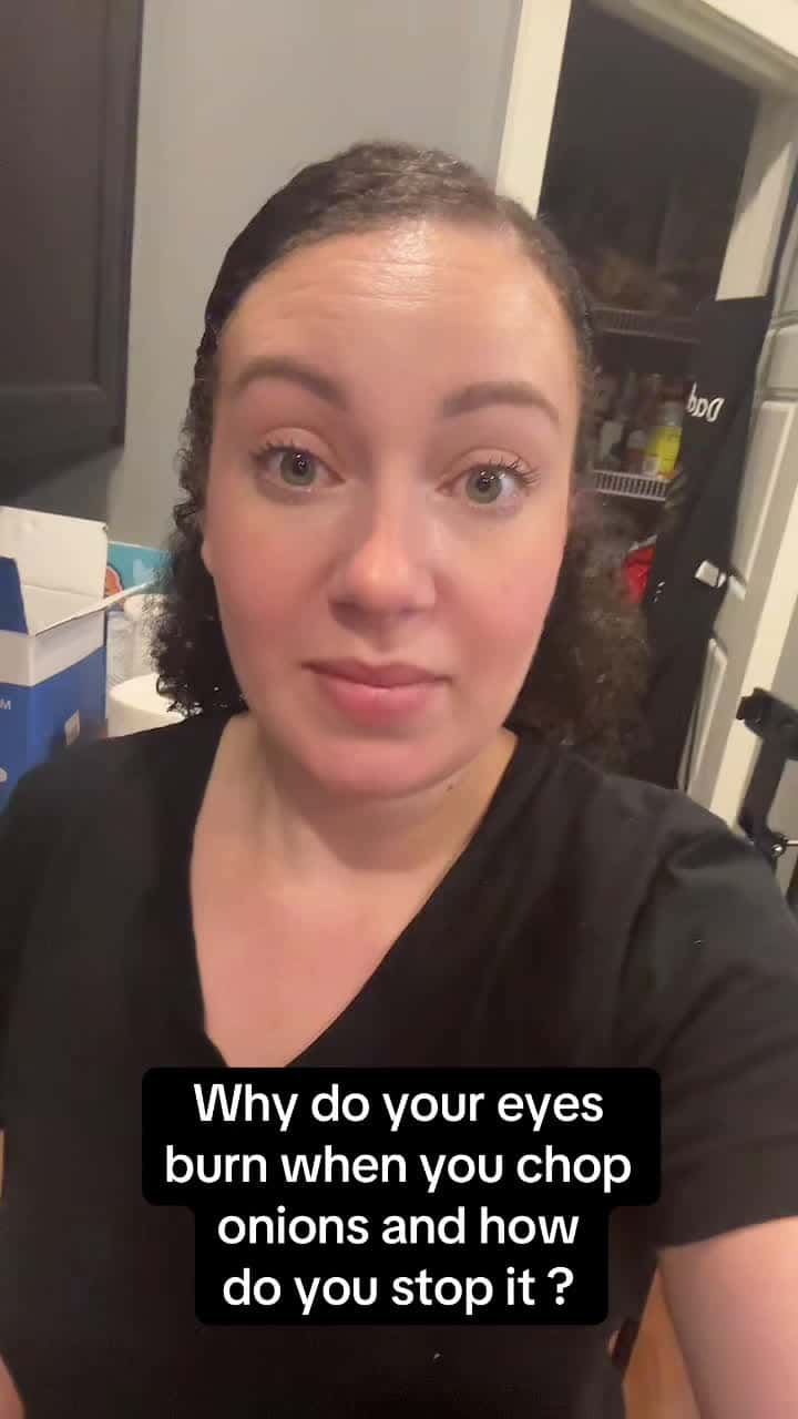 Cover for Why do onions make you cry y’all ???😭😭 #spicyonion #onion #crying
