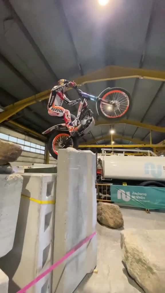 Cover for The floor is lava. Grown up edition.  .  tonibou IG . unreel extreme bike 67974 #us