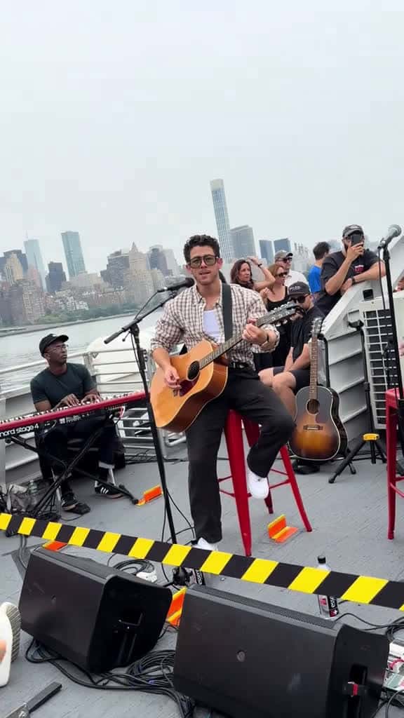 Cover for Leave before you love me!  #jonasbrothers #joejonas #nickjonas #kevinjonas #ferrynyc @Jonas Brothers  created by aliciamlv with aliciamlv’s original sound
