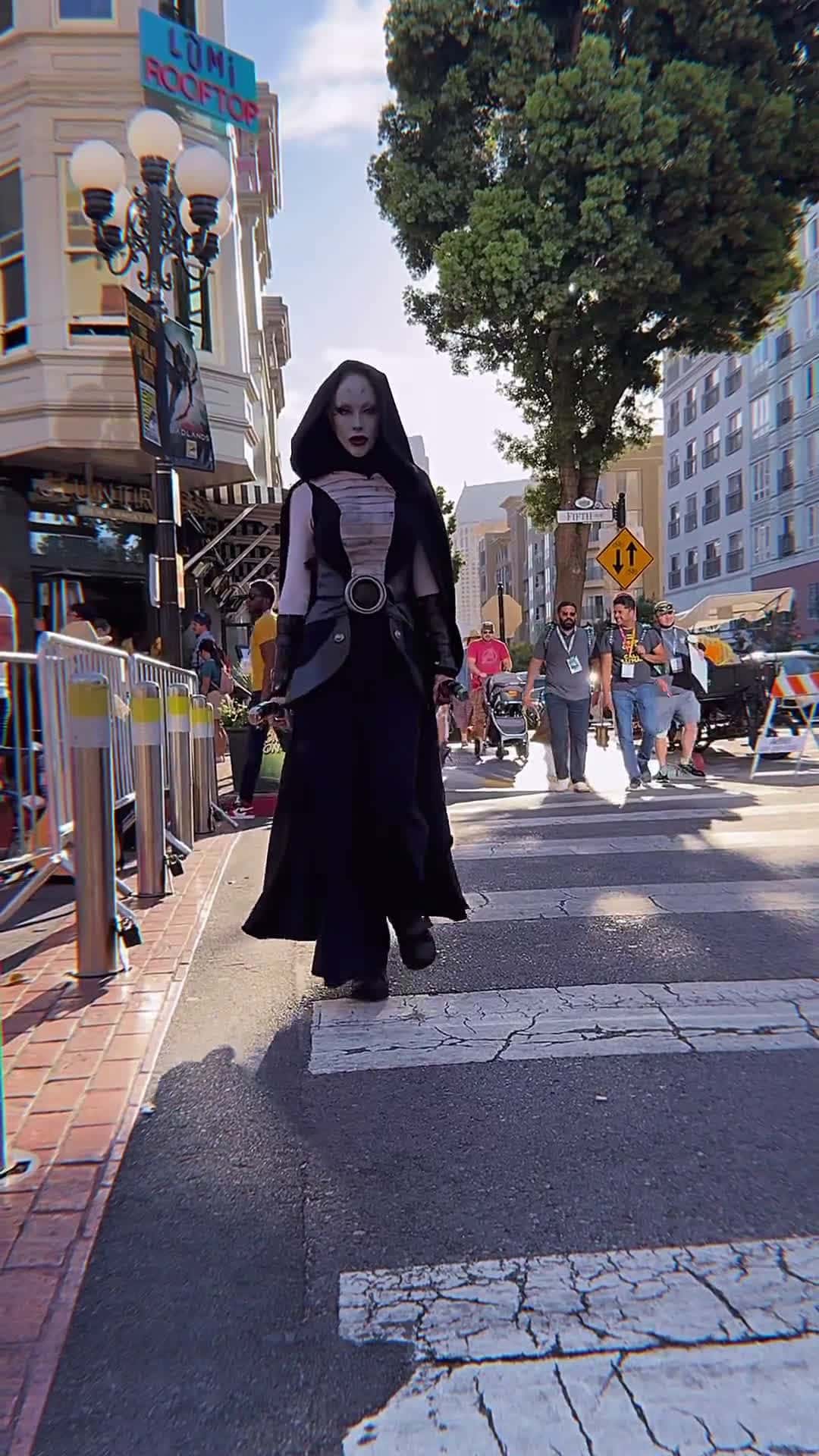 Cover for Incredible Asajj Ventress cosplay spotted at SDCC! #SDCC #StarWars #Cosplay 👀