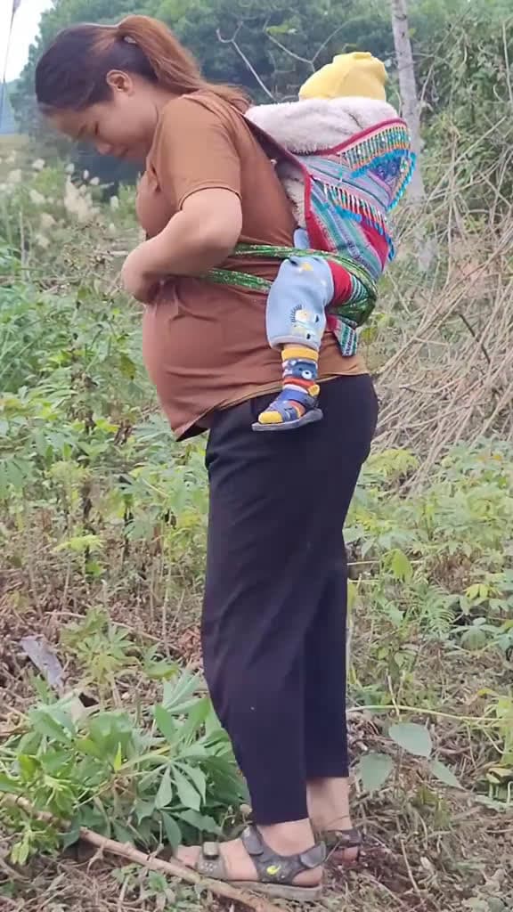 cover for Single Pregnant Mother Harvesting cassava roots scraping and drying them as food for ducks 40842 #nicevideo