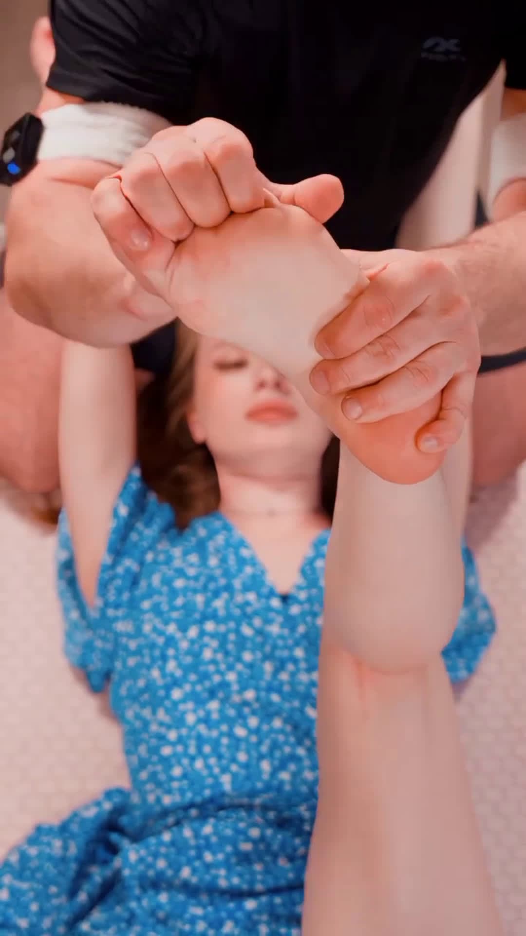 cover for Satisfying foot crack for Anna—gentle hyperflexion, clean release, and instant lightness up the leg. Exhale, relax, and feel the tension disappear. #massage #massagetherapy #asmr #relaxation #wellness #selfcare #recovery #spa #foo