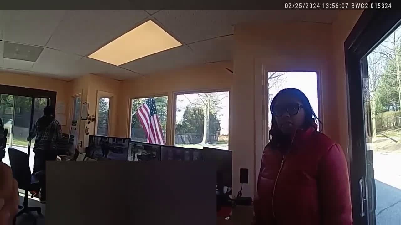 cover for Police Surprise Mother at Work After 5-Year-Old Was Found Home Alone - 003 #scoopz 