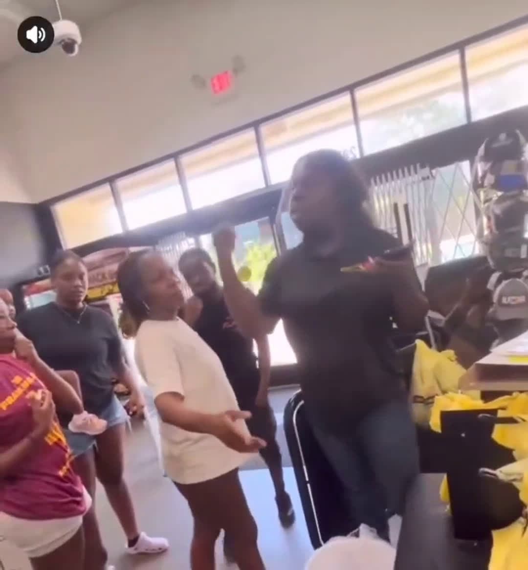 cover for 💥 The Whole Gang Vs 1 💥#fight#crazy#publicfreakout 