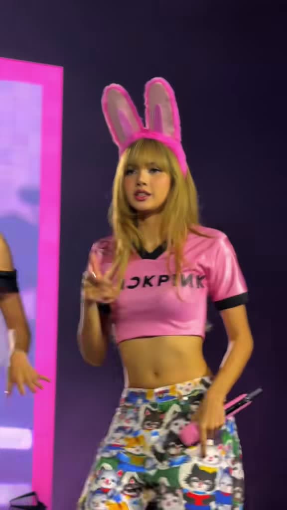 cover for BLACKPINK perform Spice Girls' Wannabe in London — Lisa shines on stage! 🎤 #BLACKPINK #Lisa #SpiceGirls #Wannabe #London