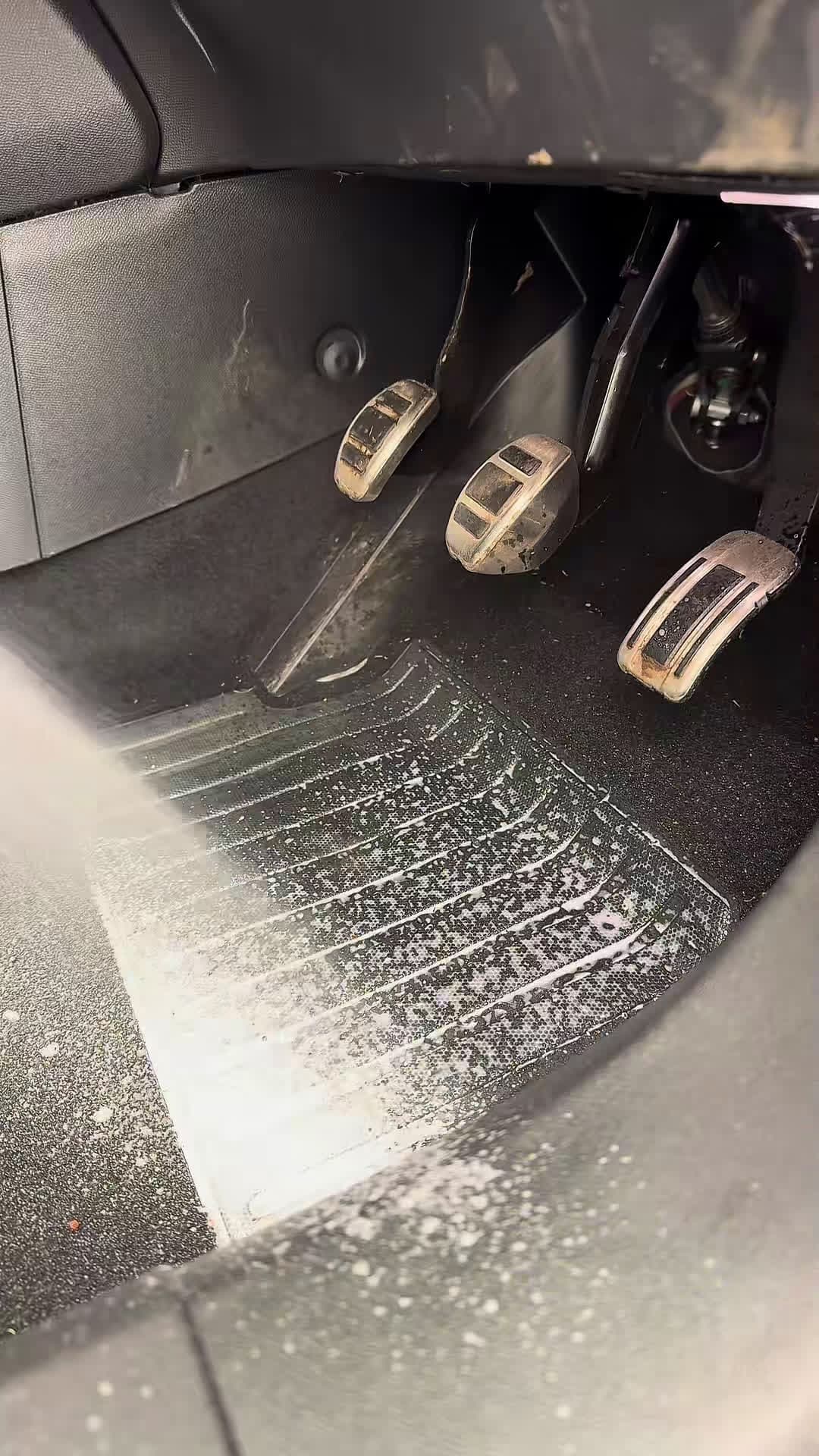 cover for Big clean-up on this English version of the Peugeot 2008 🏴󠁧󠁢󠁥󠁮󠁧󠁿🫧  The cleaning on this car was rather easy, the carpet although French is easy to clean. As usual, I'm sharing with you a satisfactory asmr version. #cleantok #satisfying #asmr #carwash #nettoyage #cleaning #peugeot