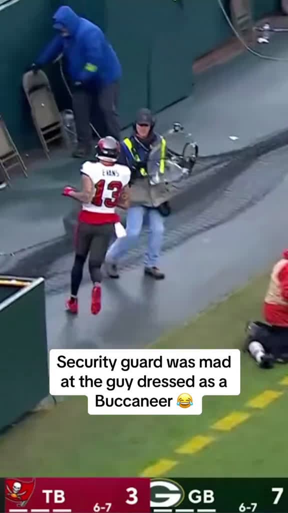 cover for The security guard wasn't having it 🤣 #nfltiktok #nflfootball #buccan #buccaneers created by CBS Sports with CBS Sports’s original sound - CBS Sports