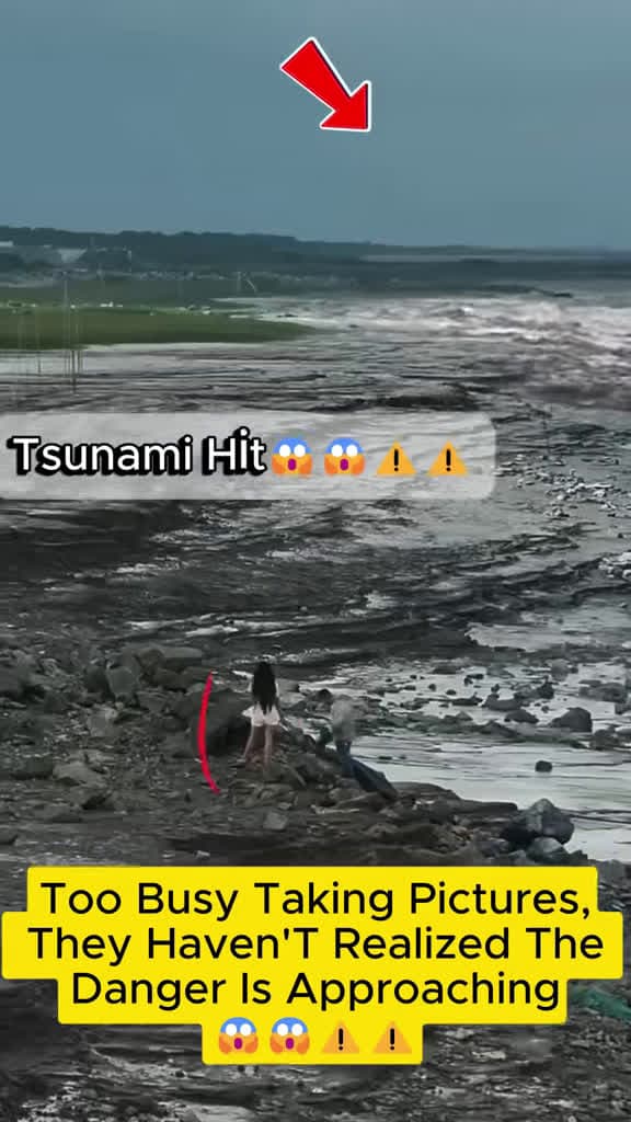 cover for Caught on camera: Disaster strikes while they’re distracted by photos! ⚠️ #tsunami #naturaldisasters #danger #momentbefore