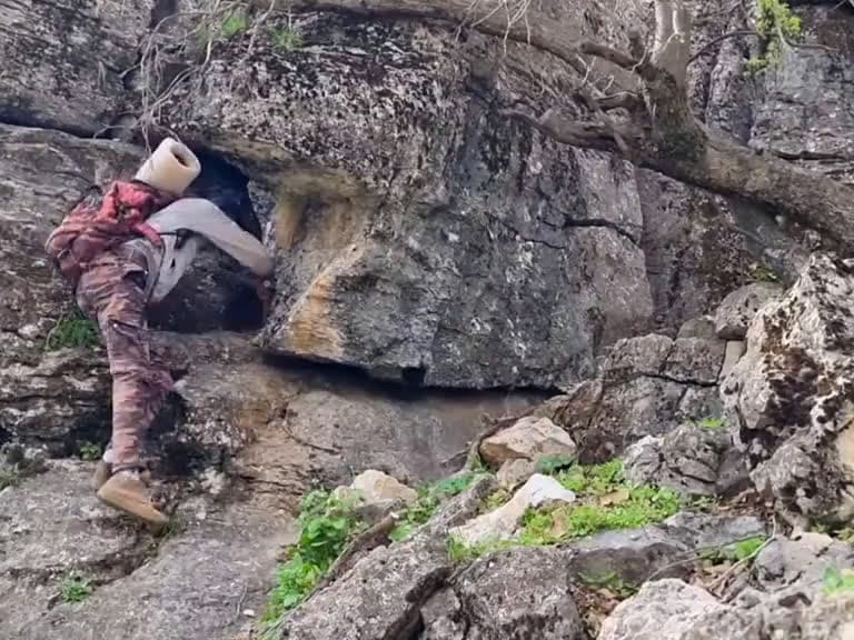 cover for Shelter Survival Skills Jungle Survival Turn Rock Cracks into Comfortable Shelters Wildern 22638 #followMe
