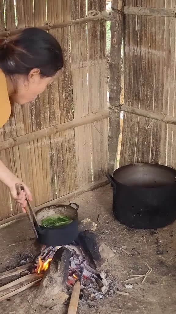 cover for Single pregnant woman  Unfortunately she fell while scooping fish but luckily she was okay 49674 #nicevideo