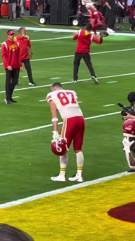 cover for Tavis Kelce doing what he does best! 💥 #SuperBowlLIV #TavisKelce #NFL