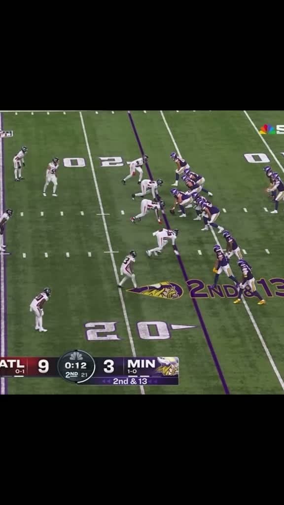 cover for Justin Jefferson's HUGE play right before halftime vs Falcons! 🏈🔥 #NFL #FootballHighlights #Vikings
