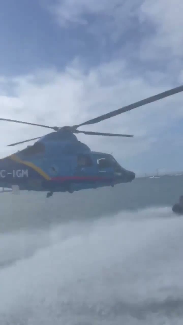 cover for High-speed chase off Cádiz coast! Spanish Customs in action 🚤💨 #HighSpeedChase #Spain #Customs #Cádiz #TaxAgency