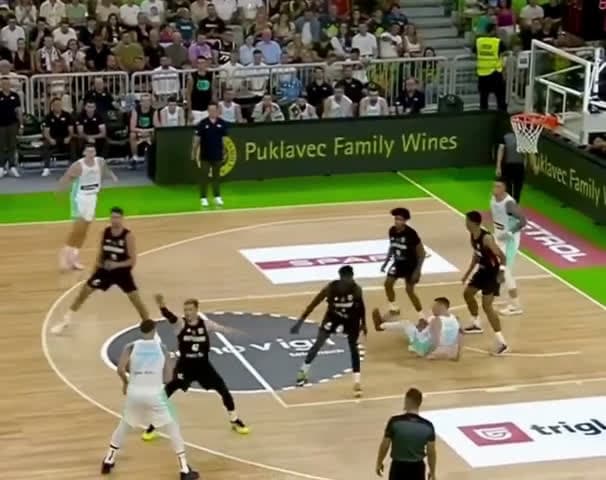 cover for Luka pulls off an insane double move that leaves defenders stunned 🔥 #Luka #Basketball #DoubleMove #Highlight