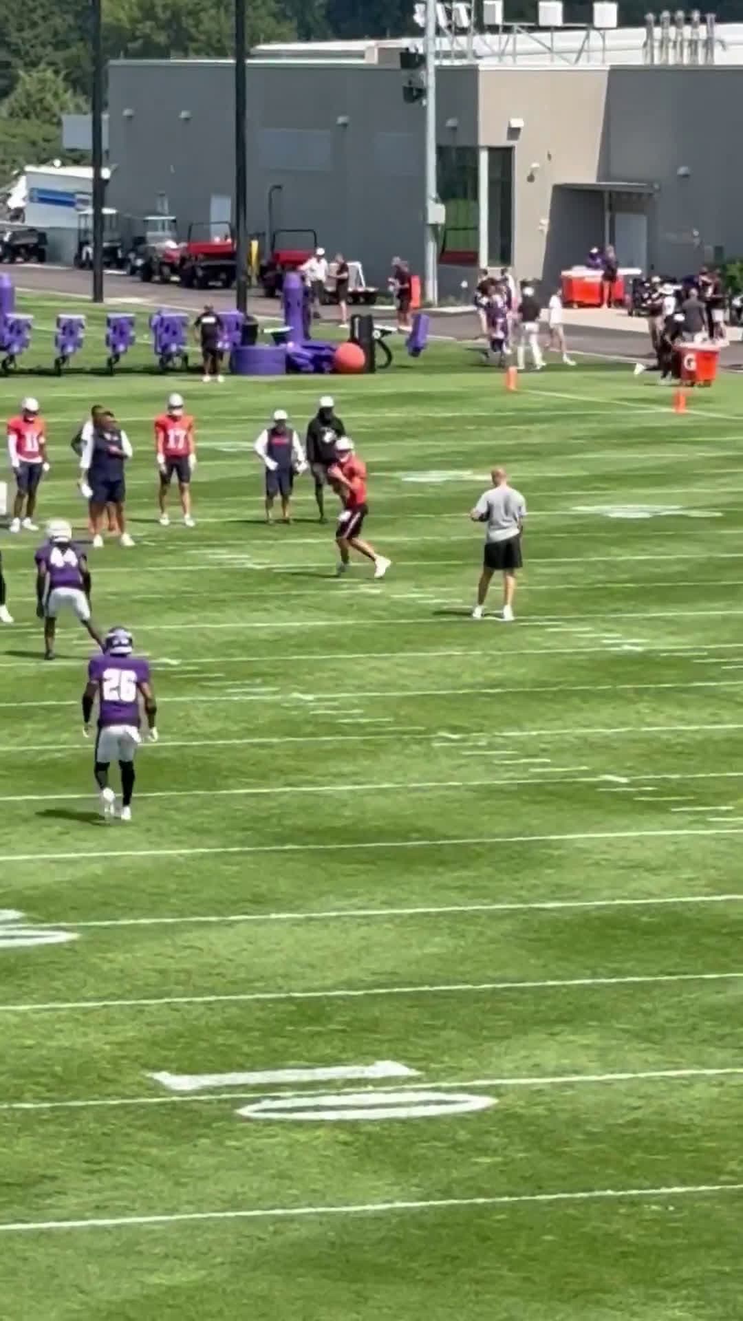 cover for TreVeyon Henderson turns heads in joint practice with two highlight plays: a moss over a Vikings linebacker and a 70-yard wheel route to the end zone. 🔥🏈 #TreVeyonHenderson #NFLHighlights #Touchdown