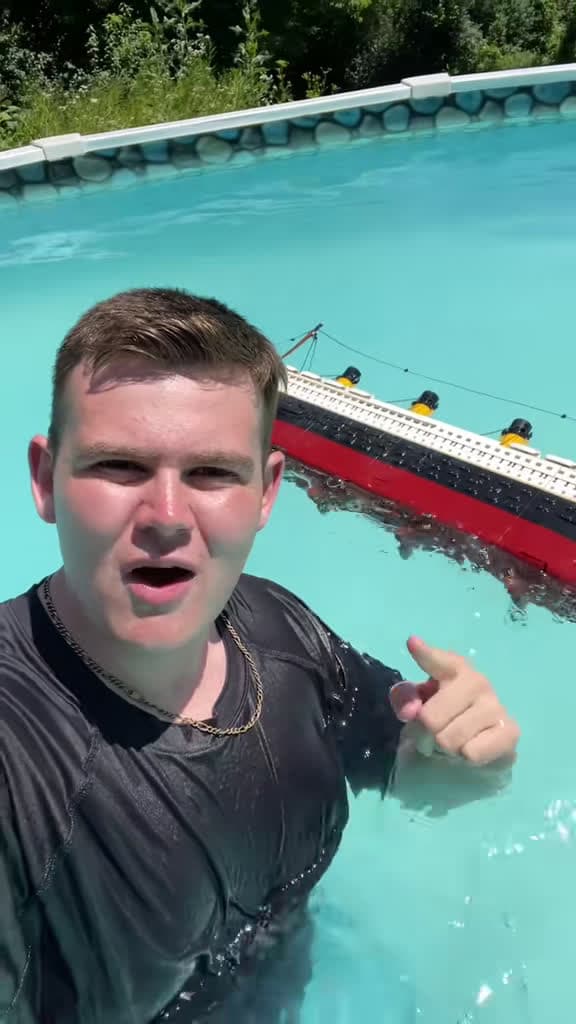 cover for LEGO’s $800 Titanic can’t even float… unreal! 🚢 #LEGO #Titanic #LEGOSet