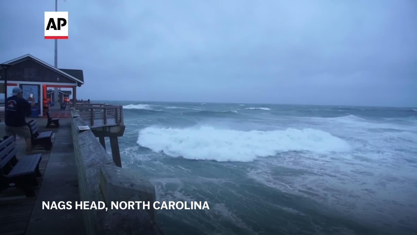 cover for US NC Hurricane Erin Nags Head Pier (CR)