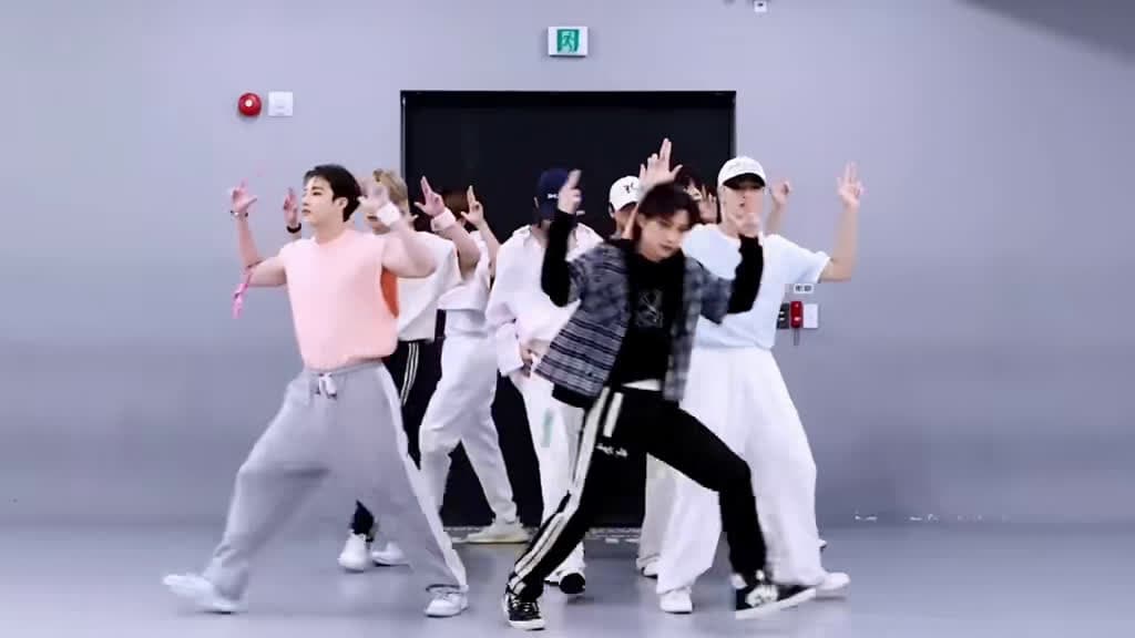 cover for Stray Kids nailing the Case 143 dance practice! 🔥 #StrayKids #Kpop #DancePractice