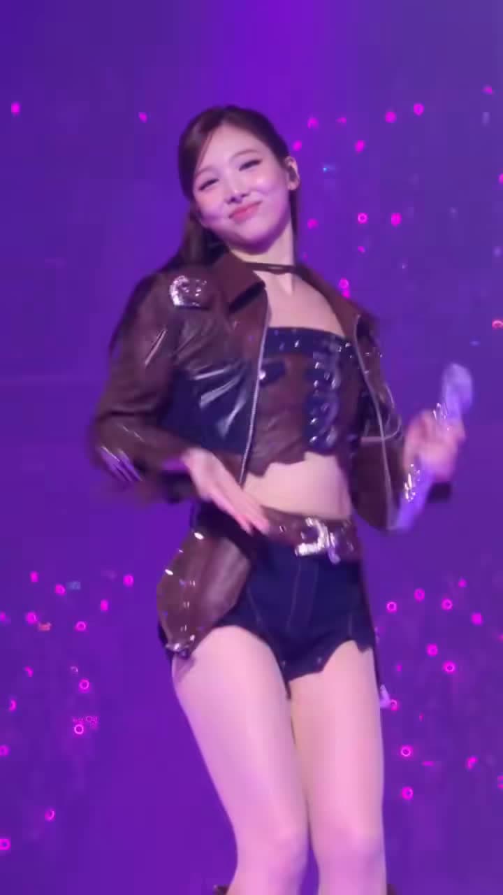 cover for Nayeon steals the spotlight in this Twice fancam — pure stage glow 🔥 #Twice #Nayeon #Kpop #Fancam