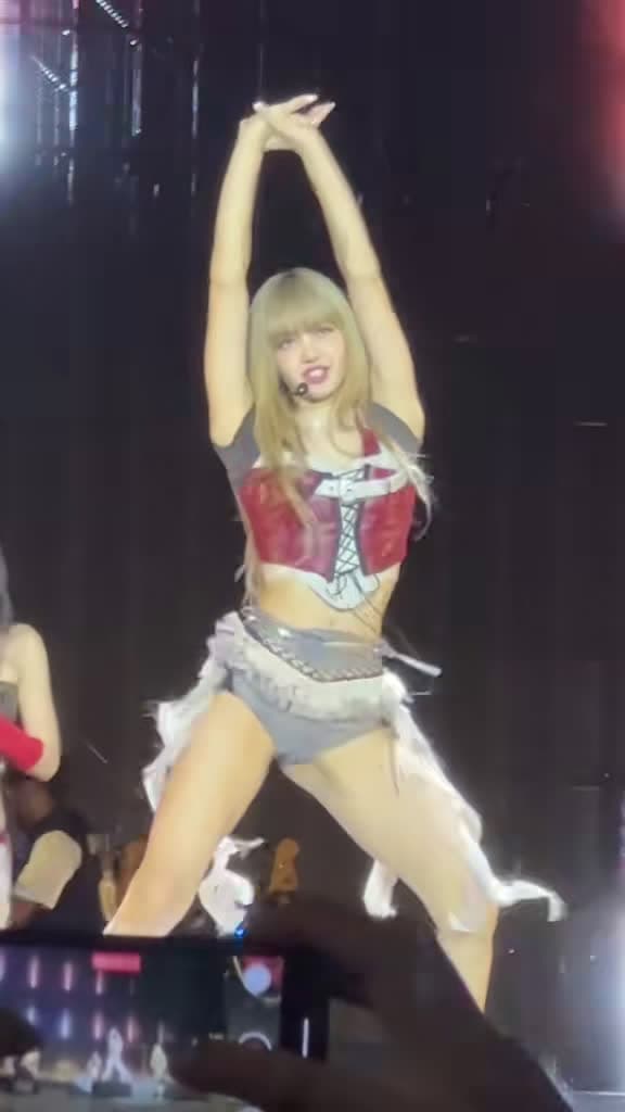 cover for Lisa takes over LA Night 2 with an epic jump! 🤗✨ #BLACKPINK #Lisa #Kpop