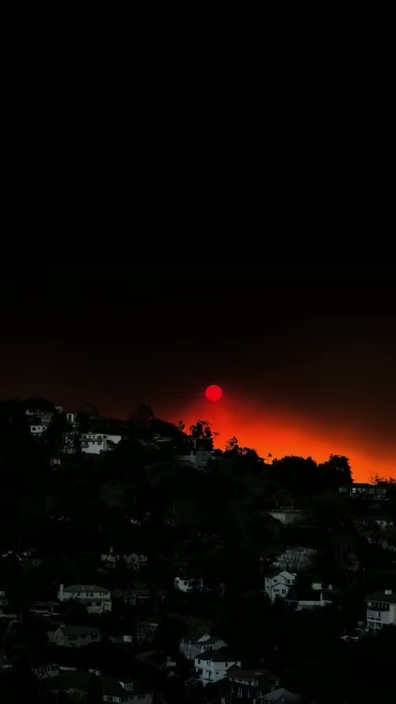 cover for Sunrise over Griffith Observatory veiled in smoke from the Eaton wildfire 💔 #LosAngeles #Wildfires #EatonFire