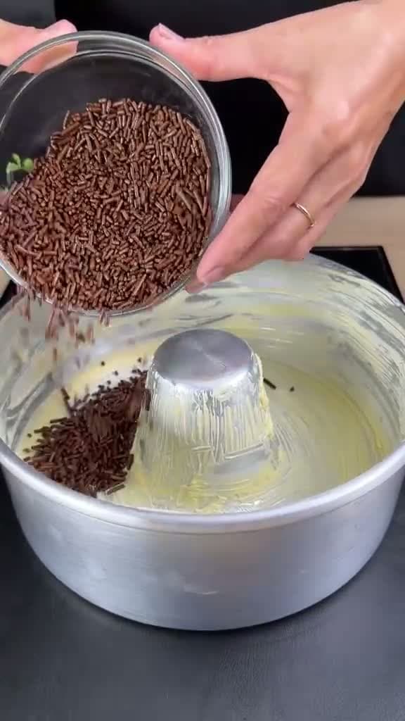 cover for Chocolate sprinkles in the pan are a show-stopper! created by YumMakers with YumMakers’s som original