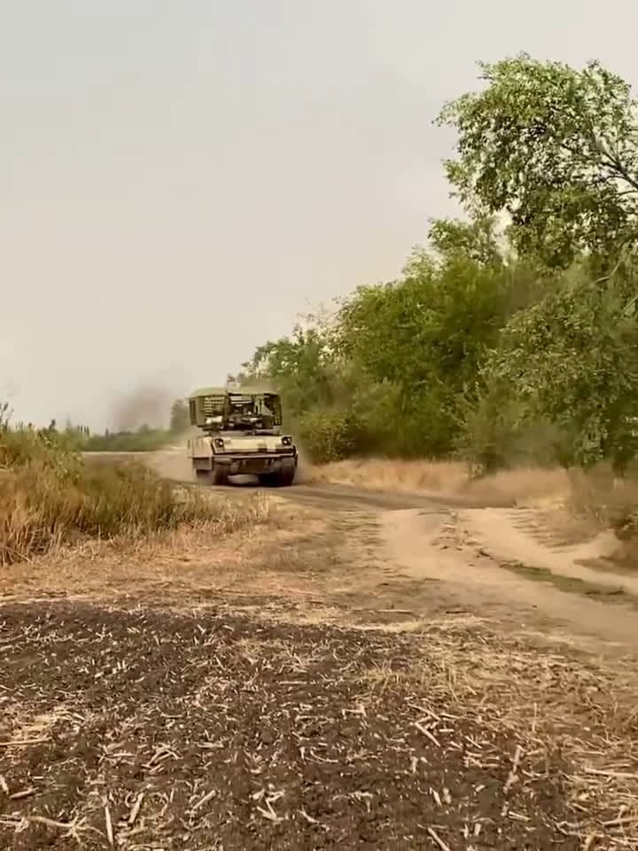 cover for Ukraine equips the M2A2 Bradley IFV with Iron Nuts armor upgrade — a new layer of protection on the battlefield 🛡️ #BradleyIFV #Ukraine #ArmorUpgrade #IronNuts #MilitaryTech